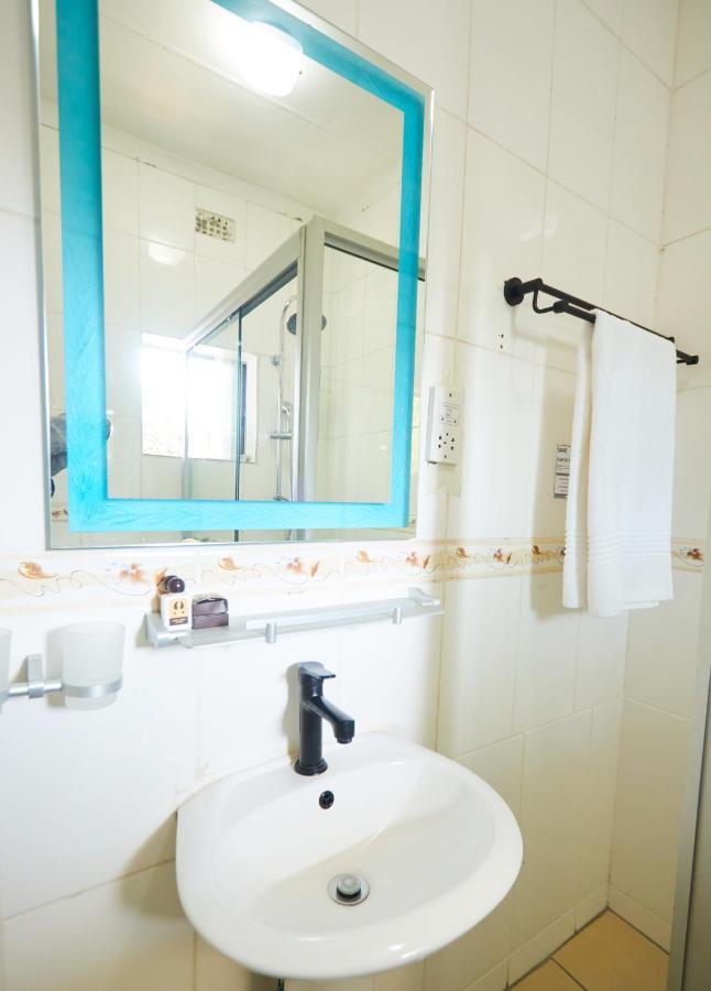 Laha Hotel Maun Exteriör bild